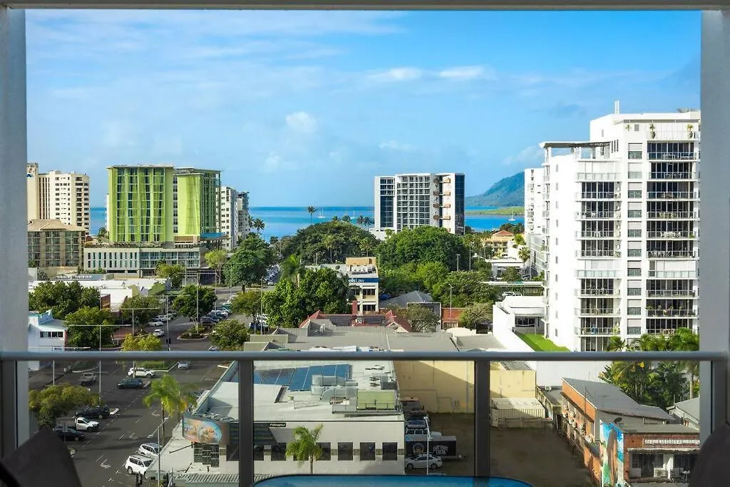 Inner City Gem - Stunning Views Cairns