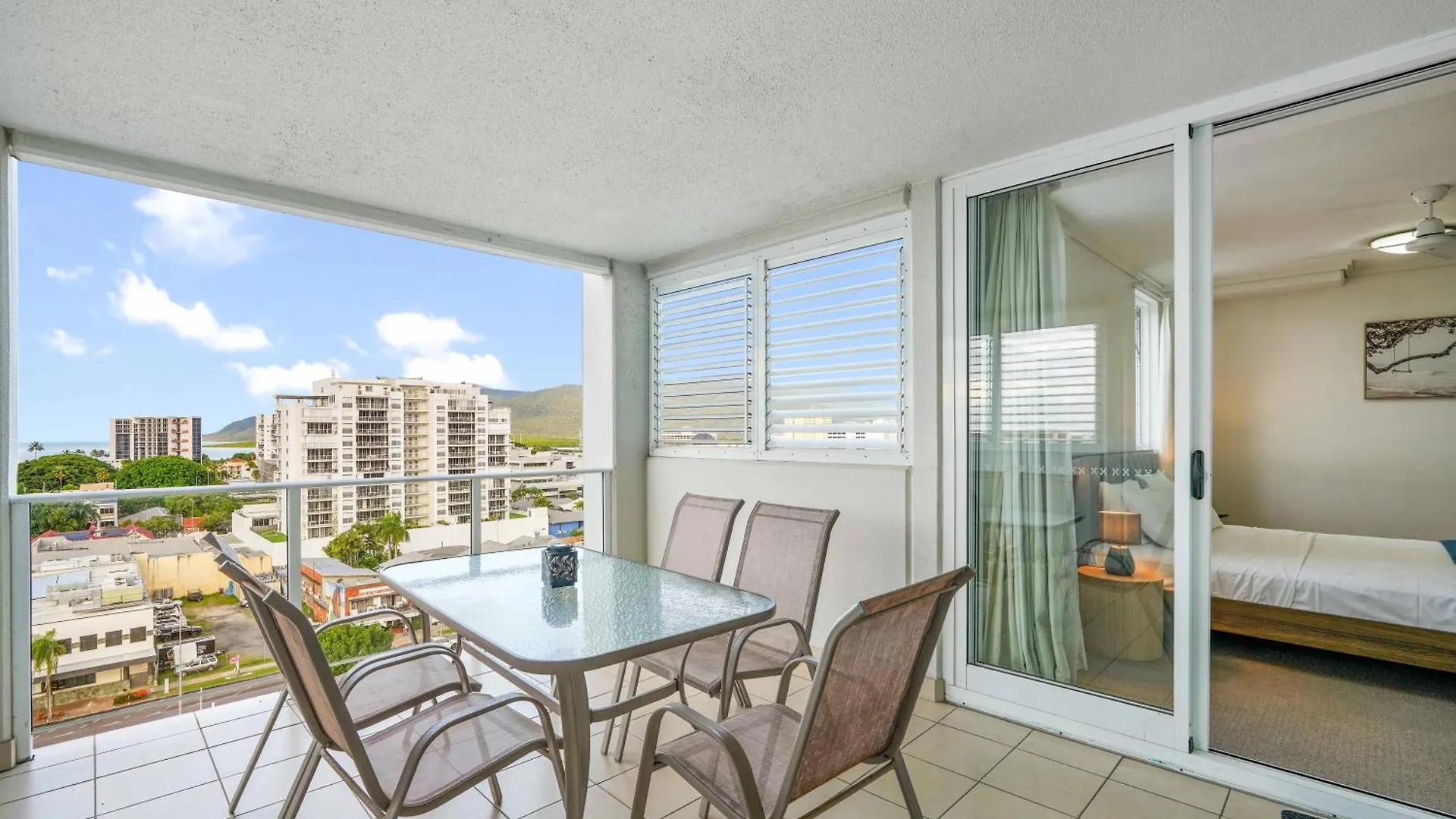 Inner City Gem - Stunning Views Cairns